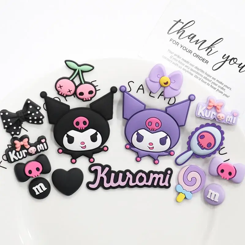 

Упаковка из 5 милых мультяшных персонажей Sanrio Kuromi из ПВХ, мягкий клей, универсальные аксессуары «сделай сам» для ювелирных изделий, телефонов