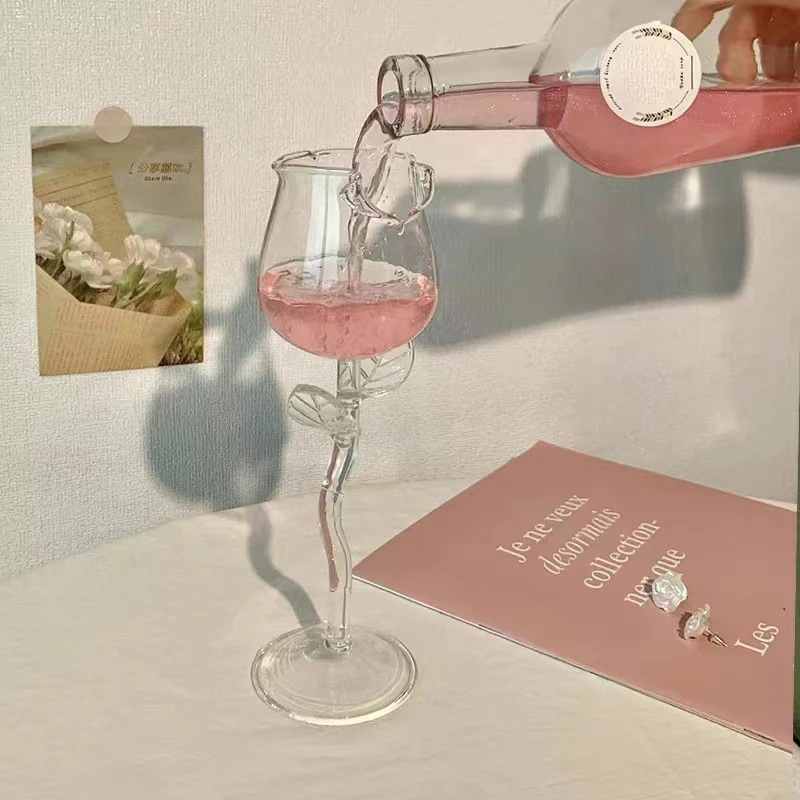 Elegant Rose-Shaped Wine Glasses with Colored Leaves