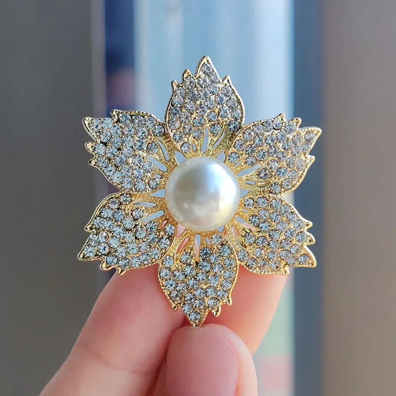 

Fashion Full Diamond Six Leaf Sunflower Camellia Pearl Brooch Pin Personalized Clothing Accessories