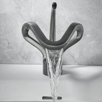 น้ําตกสร้างสรรค์ห้องน้ําอ่างล้างหน้าก๊อกน้ําก๊อกน้ําดาดฟ้าติดตั้งร้อนเย็นน้ําผสมเครนทองเหลืองเดี่ยวก๊อกผสม 2