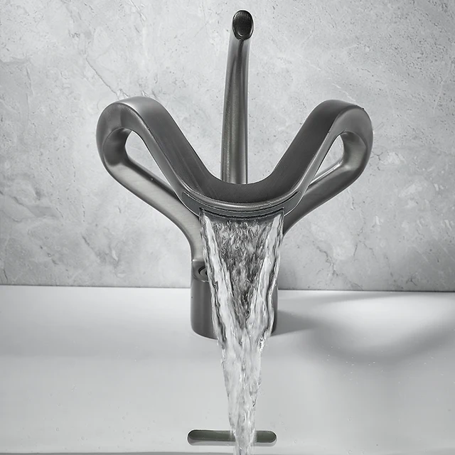 น้ําตกสร้างสรรค์ห้องน้ําอ่างล้างหน้าก๊อกน้ําก๊อกน้ําดาดฟ้าติดตั้งร้อนเย็นน้ําผสมเครนทองเหลืองเดี่ยวก๊อกผสม 2