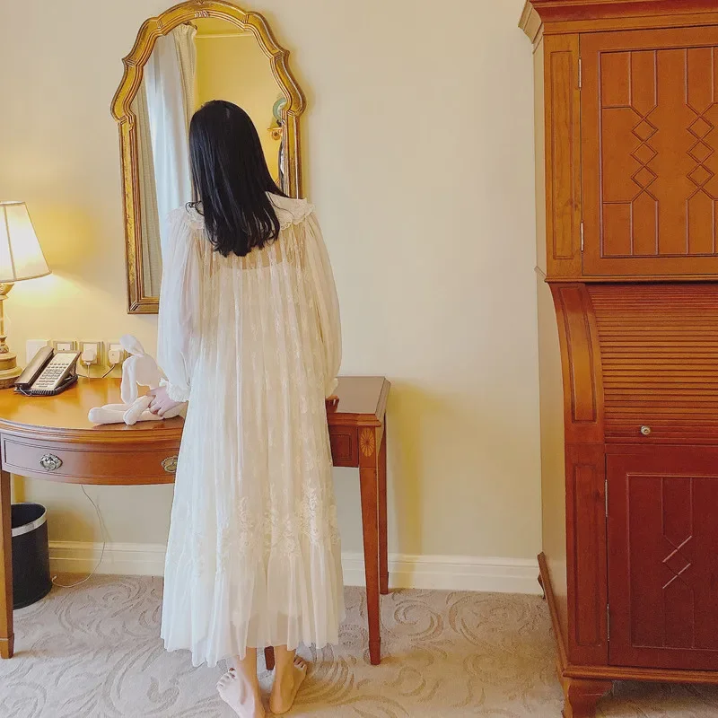 Vintage One Piece Women's Robe Royal Princess White Lace Elegant Long Sleepwear