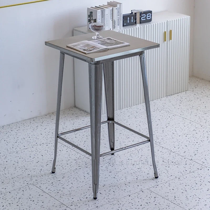 Высокие современные уличные барные столы