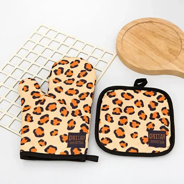 Oven Baking Gloves Microwave Oven Gloves with Mat High-temperature Resistant Kitchen Baking Tools Bakeware BBQ