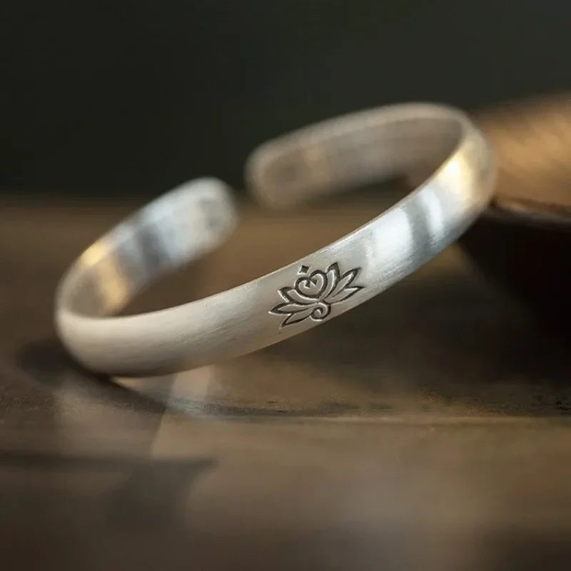 Bracelets symbol lotus