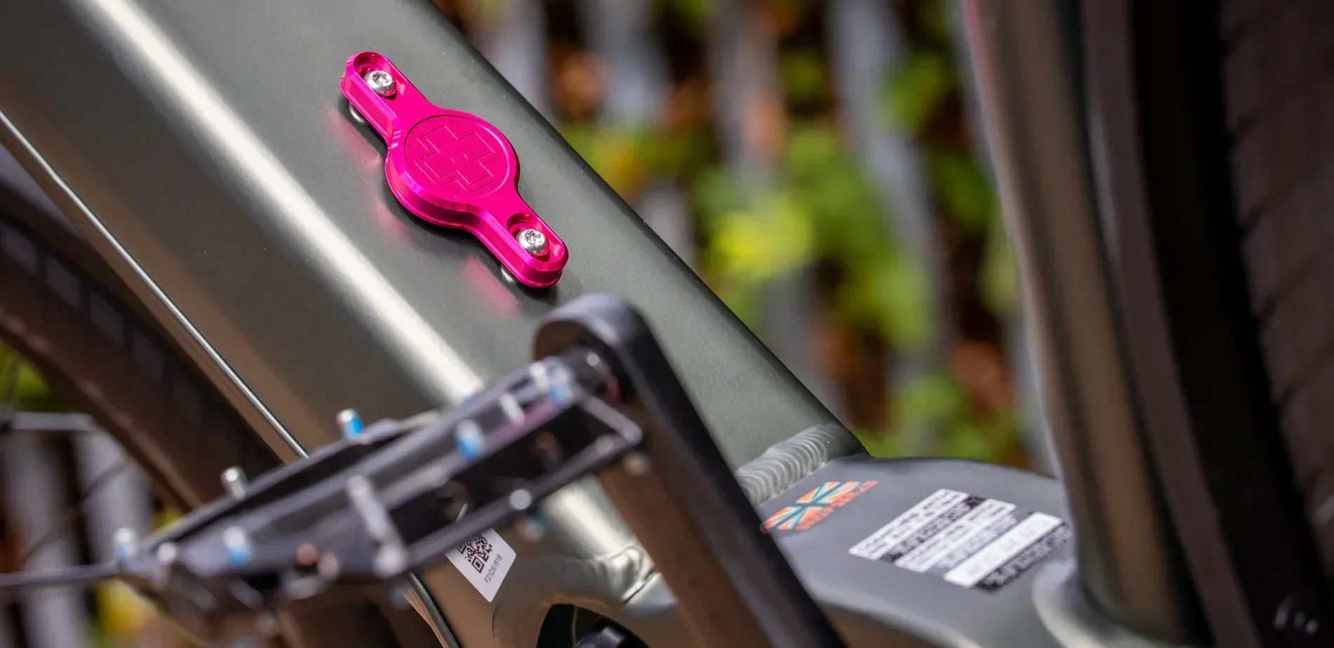 Muc off Safety Label bracket 2.0AirTag installer
