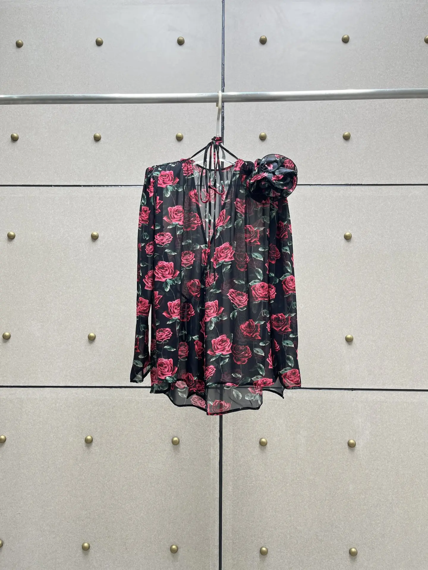 

2023Hand-made floral print tops take no to put on, high class and stylish9.10