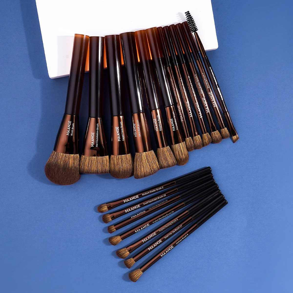 مجموعة فرش مكياج مكونة من 19 قطعة من MAANGE مع حقي...