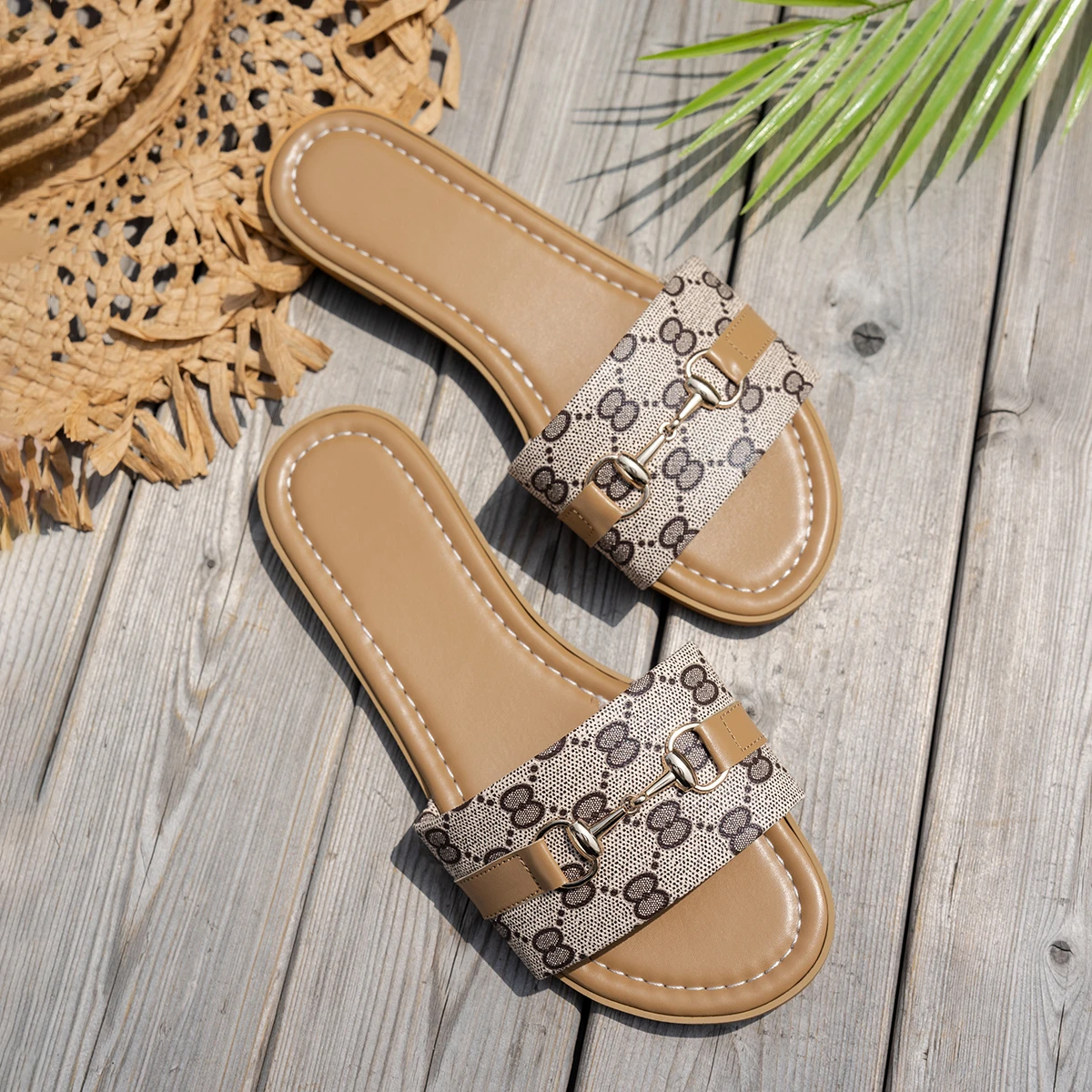 Women's Brand Designer Flat Sandals 2025 Summer Luxury Metal Decor Beach Slippers Woman Plus Size 43 Non Slip Outdoor Slides