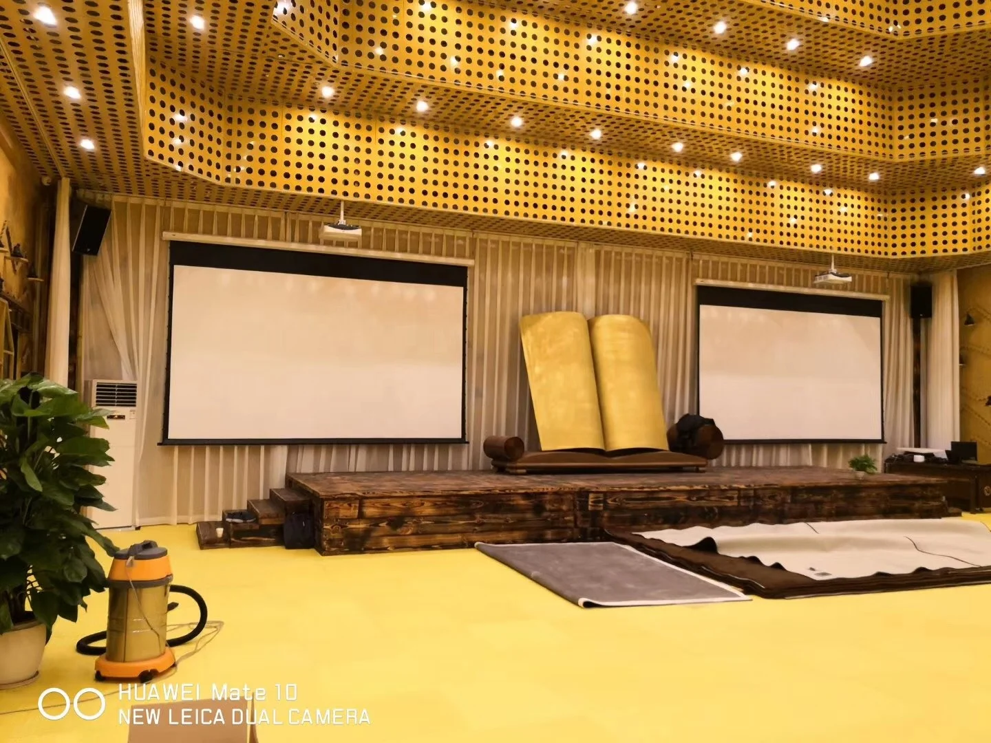 【新品・未使用】 プロジェクタースクリーン 300インチ 電動式格納式プロジェクタースクリーン,300インチプロジェクター