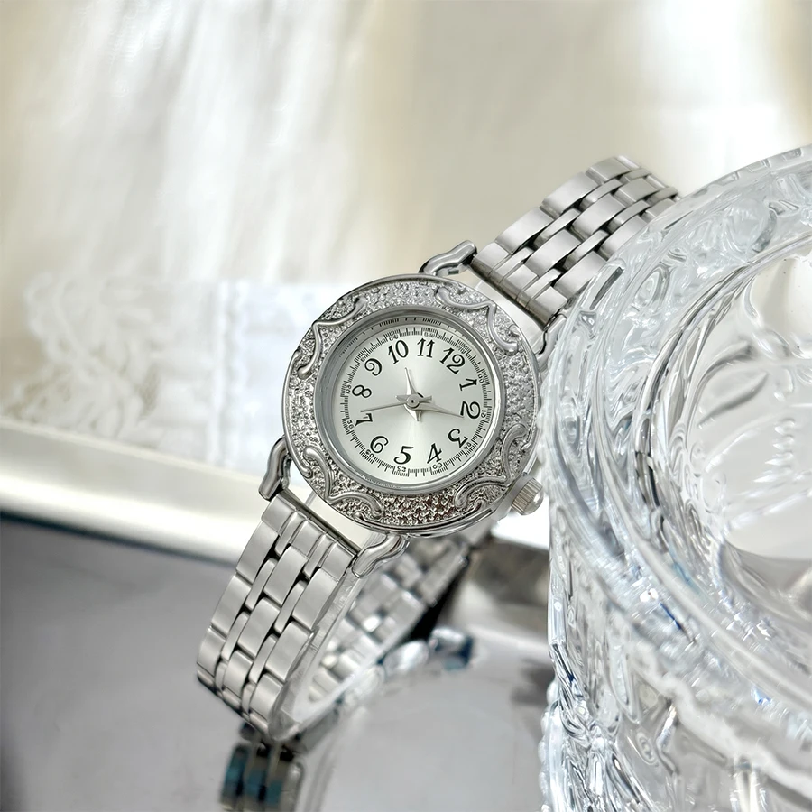 Silver Retro Carved Dial Watch with Polished Stainless Steel Strap