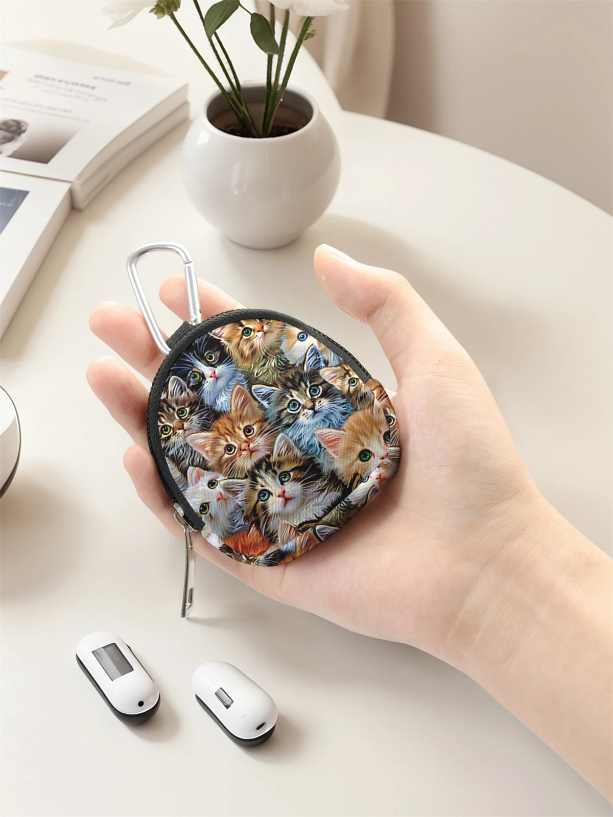 Cat pattern printed mini wallet, zipper change bag with hook clip, headphone key bag, suitable for men and women