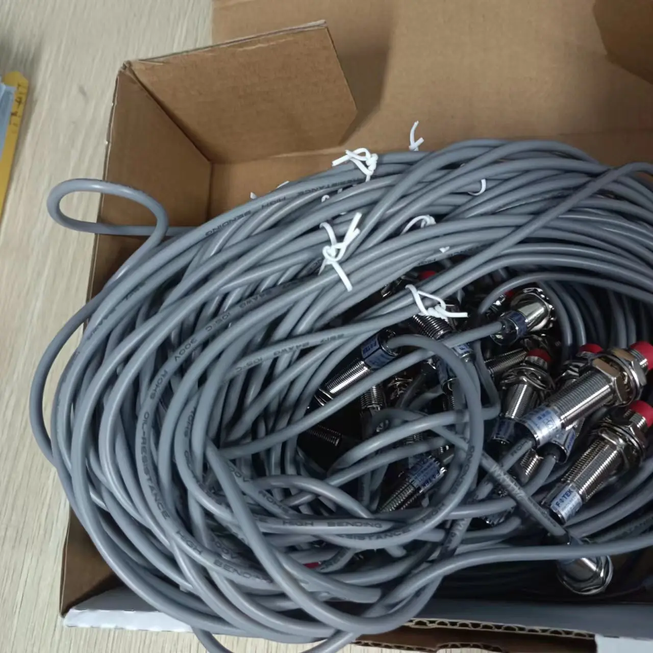 original official FOTEK KM12-04N 10PCS provides discounts for large quantities of stock