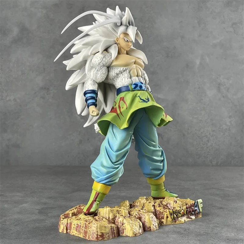 men adult , white hair large , tail , ssj5 , Goku 