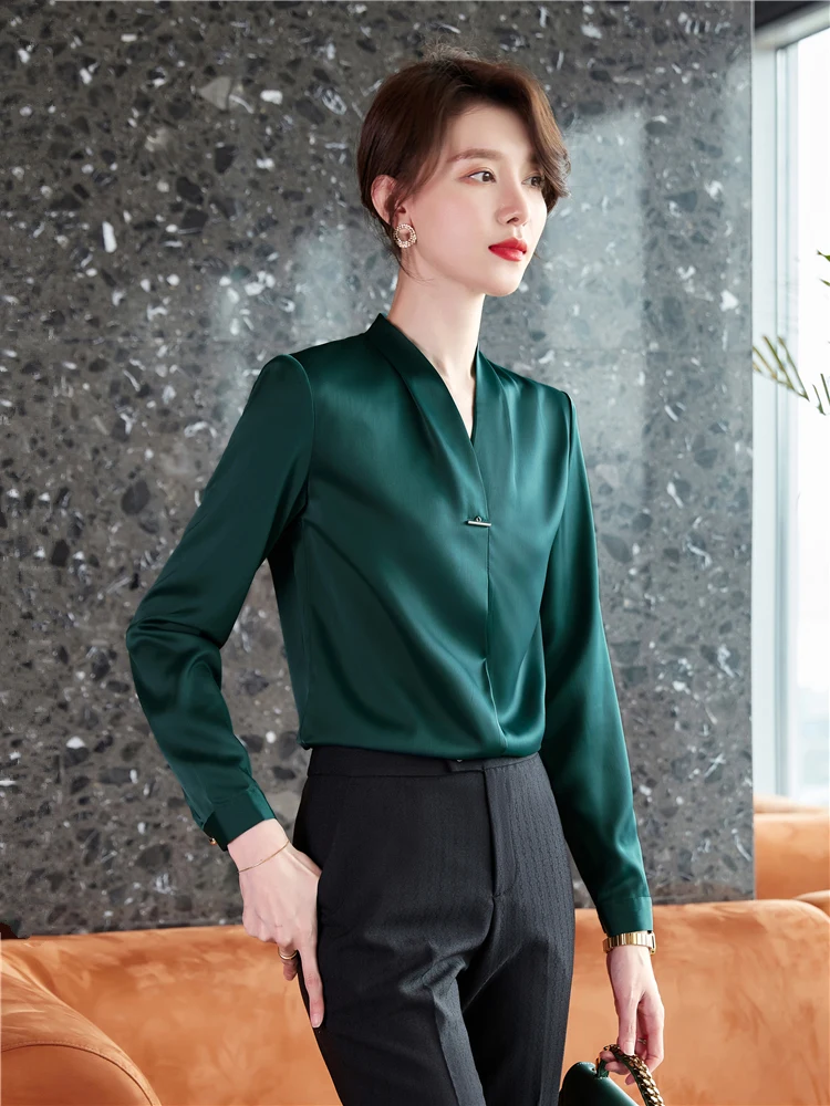 Blusa monocromática de manga larga con cuello en V para mujer