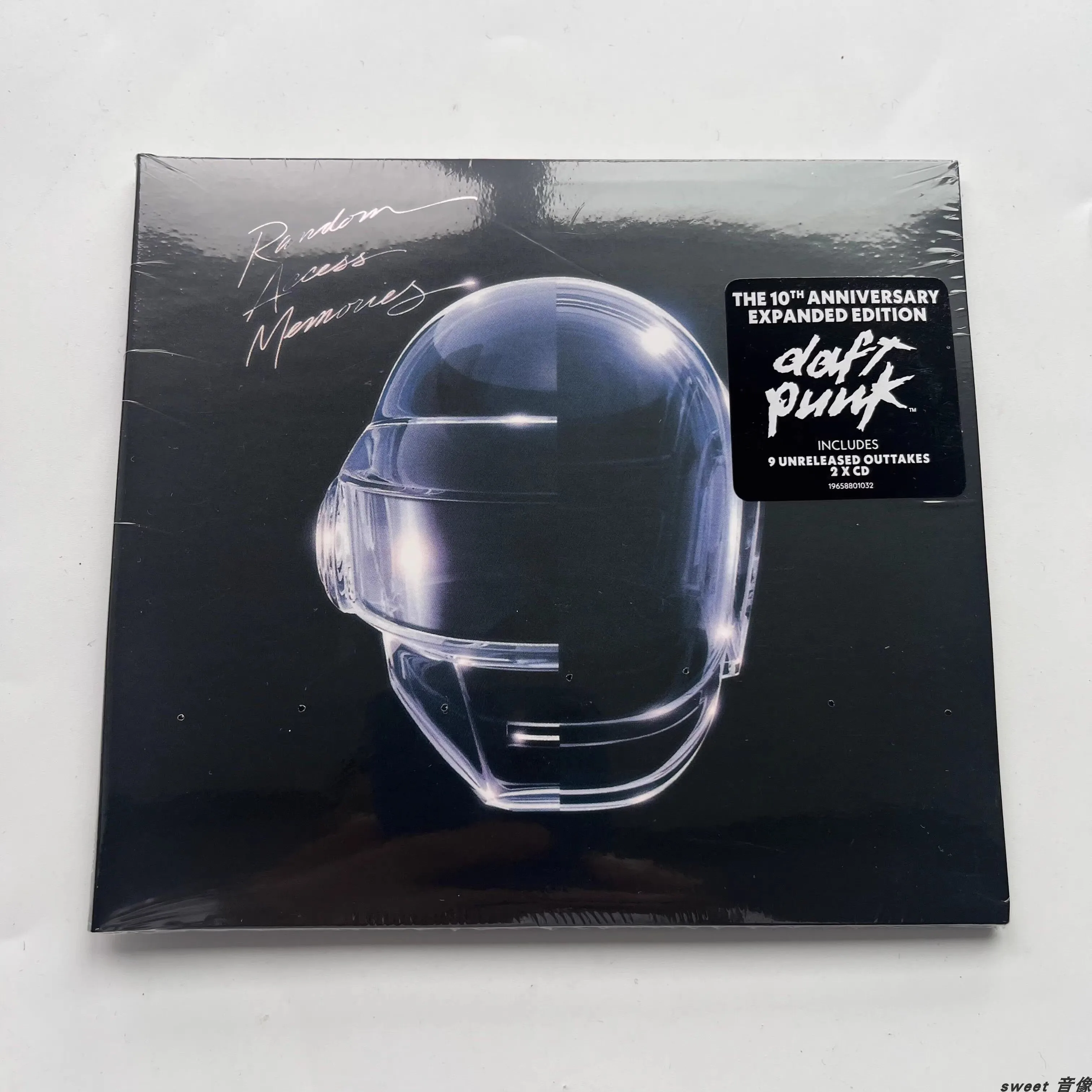 

Deluxe Edition Daft Punk Music 2pcs CD Random Access Memories Album Cosplay Disc CD Walkman Car Play Song Collection Party Music