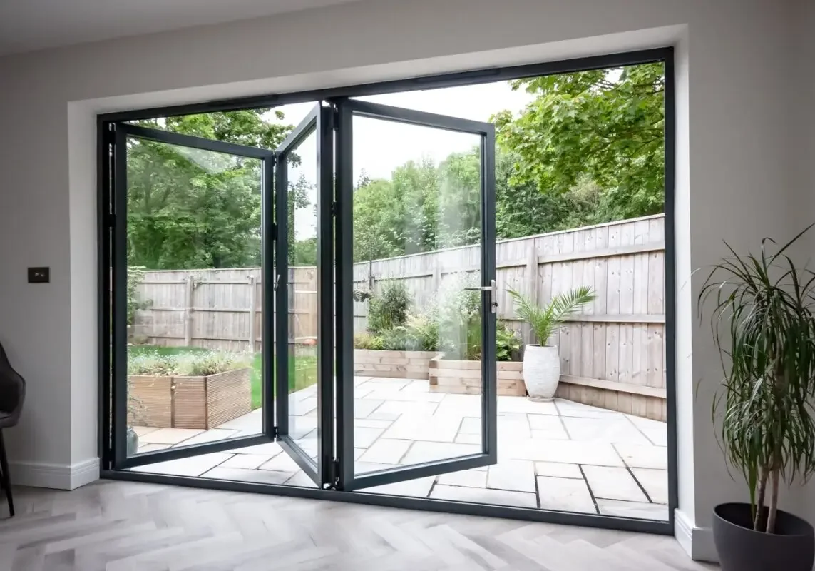 Manufacturer Aluminium Alloy Double Panel Low-e Glass Folding Patio Doors Metal Frame Folding Exterior Bifold Doors Home Decor