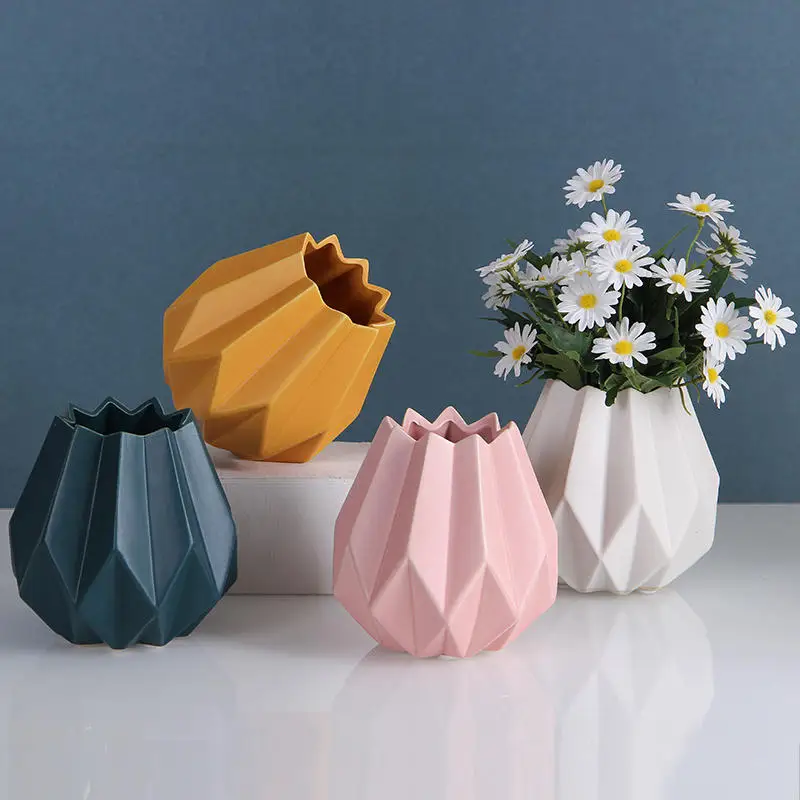 

Modern Porcelain Handicrafts for Home Decor, Tabletop Mini Vases, Origami Flower Pot, Wedding Decoration