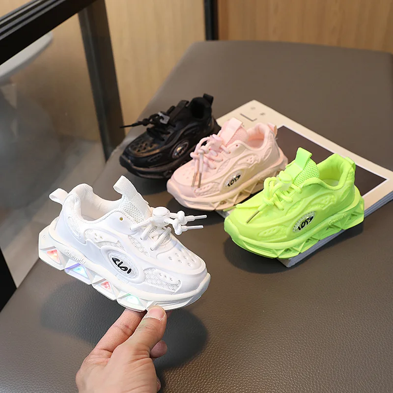 New LED Children Glowing Shoes Baby Luminous Sneakers Boys Lighting Running Shoes Kids Breathable Mesh Sneakers Size 21-30 2