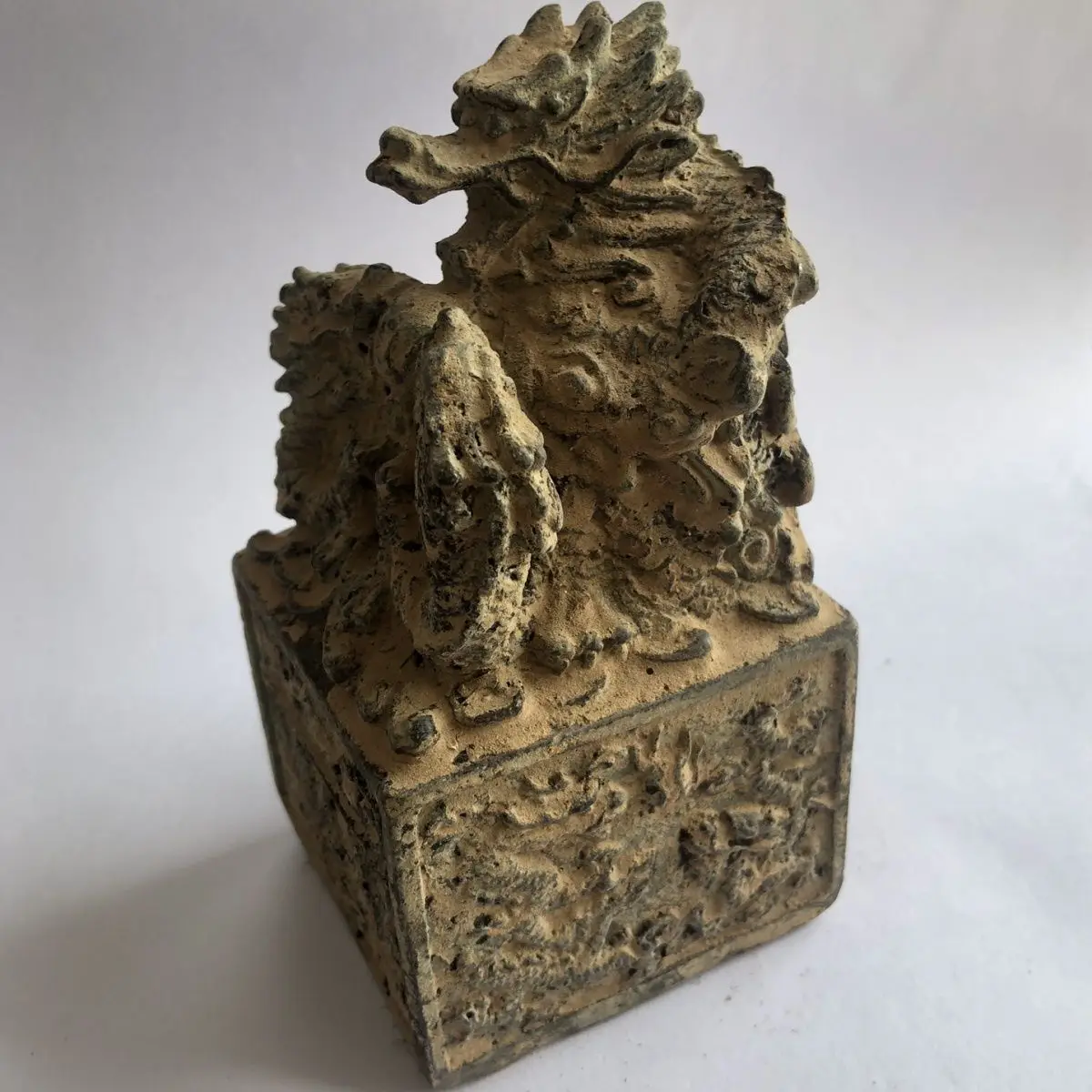 

Collection of Antique and Miscellaneous Bronze Ware: Made in the Qianlong period of the Qing Dynasty, the Nine Dragon Gold Seal