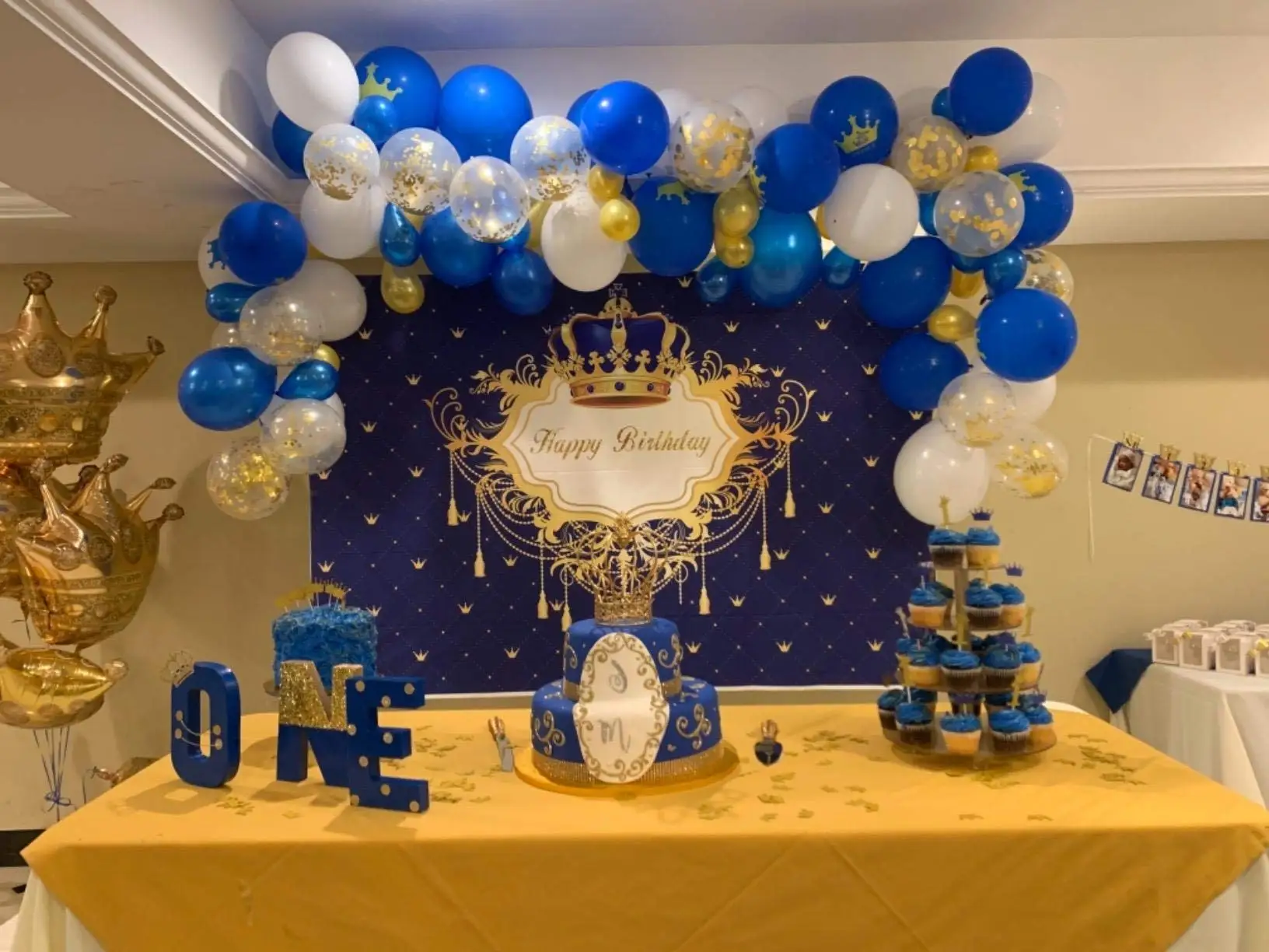 Avezano Royal Blue Crown Happy Birthday Sfondo fotografico