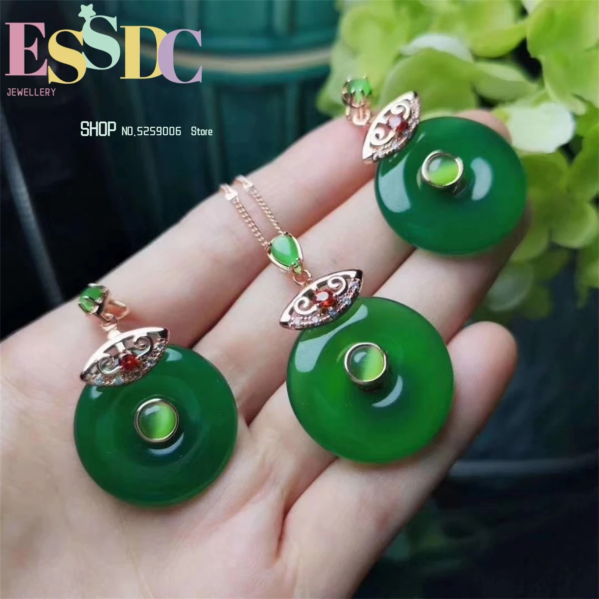 

Chalcedony Color Silver Inlaid High Ice Powder Safety Buckle Pendant White Green Chain Wholesale Necklace Women's Fashion Charm