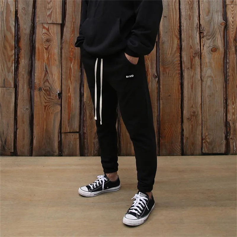 Рисунок 4 - Брюки мужские однотонные на шнуровке