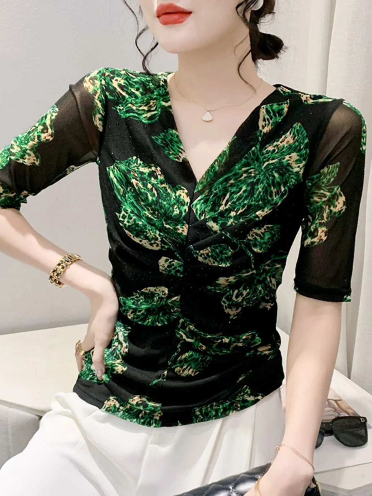 

#6783 Summer Black Half Sleeve Mesh T Shirt Women V-neck Folds Diamonds Sexy Vintage Slim Office Short T-shirt Femme 3D Printed