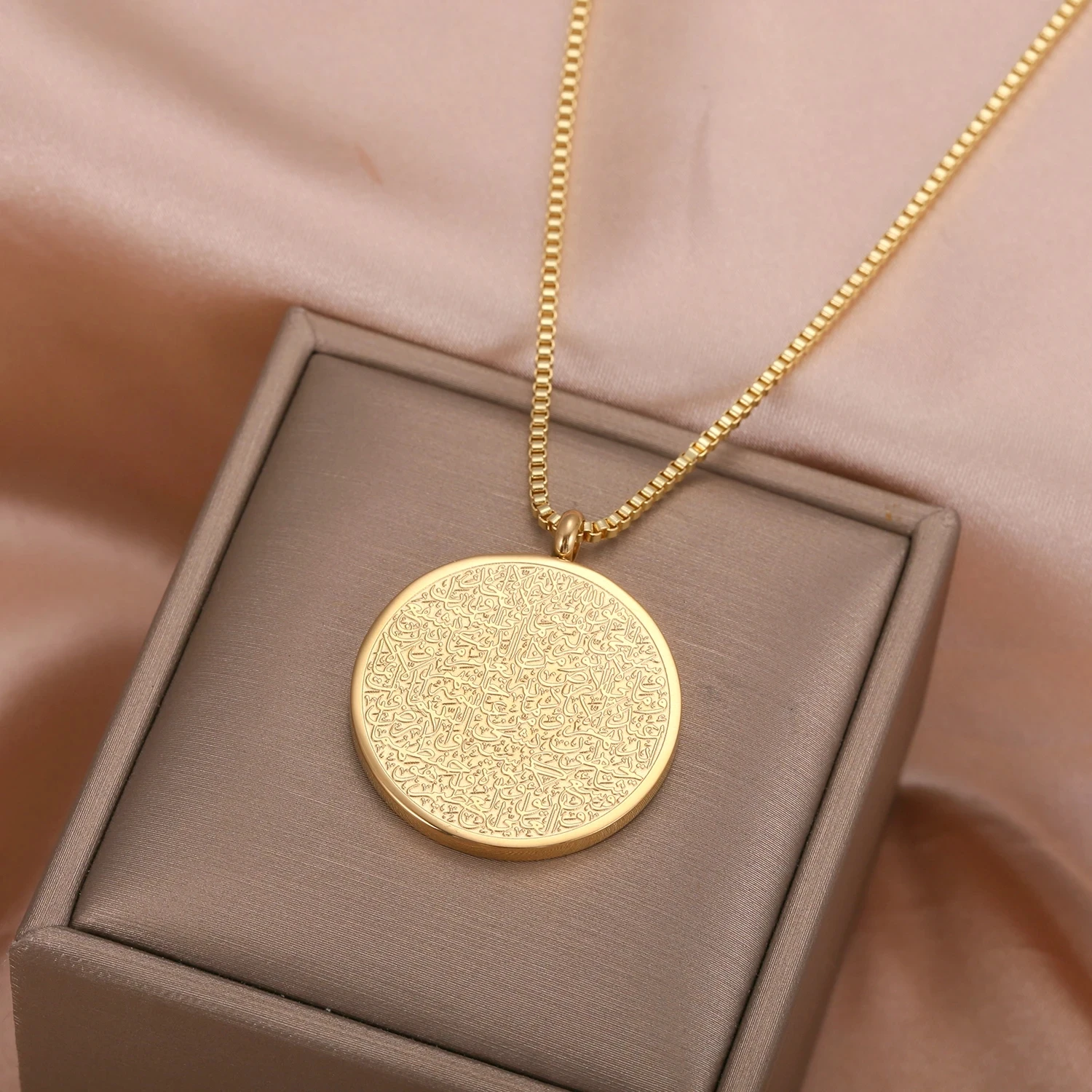 AYATUL KURSI Necklaces Custom Stainless Steel Pendants Necklaces Gold Jewelry Islam Muslim Arabic God Messager Jewelr Gift nalain necklace pendant stainless steel jewelry arabic god messager gift for men ayatul kurs muslim allahs slipper pendants