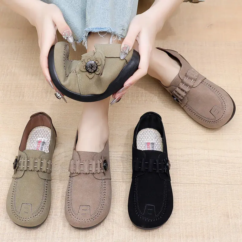 Woman tour travelling moccasins flats Comfort pu leather flats women's spring loafers with flower button grandma leisure shoes
