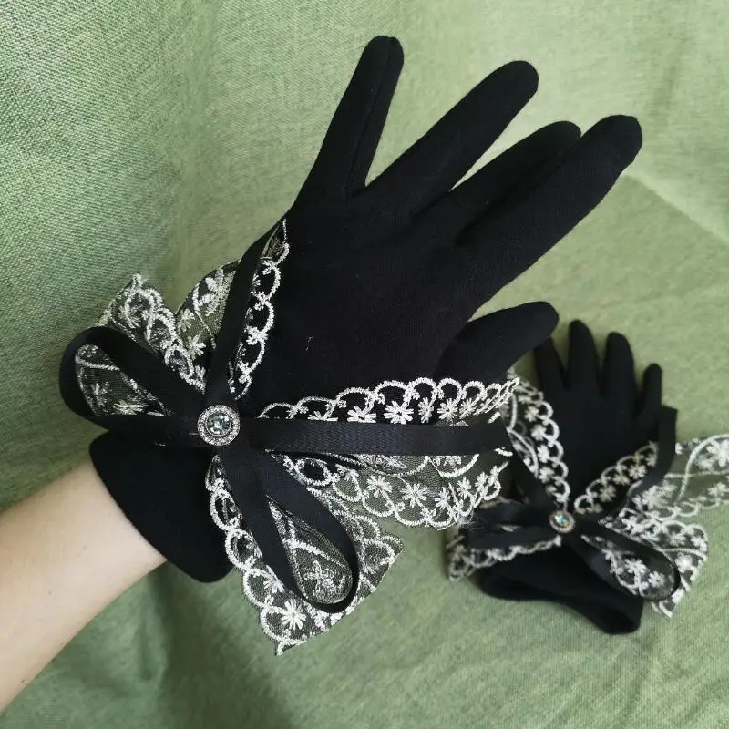 

French romantic bud silk embroidery qiu dong with velvet bow gloves to keep warm students refers to ms linter