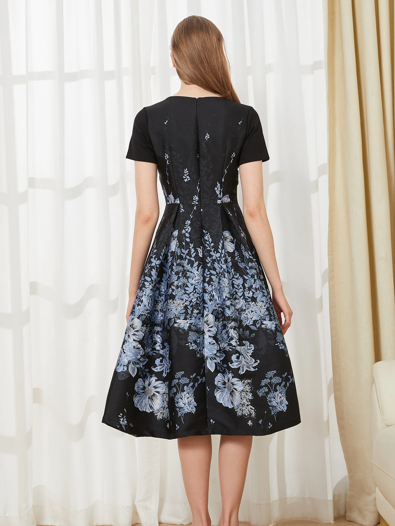 فستان صيفي من قماش الجاكار من DEVCHATA فستان فاخر...