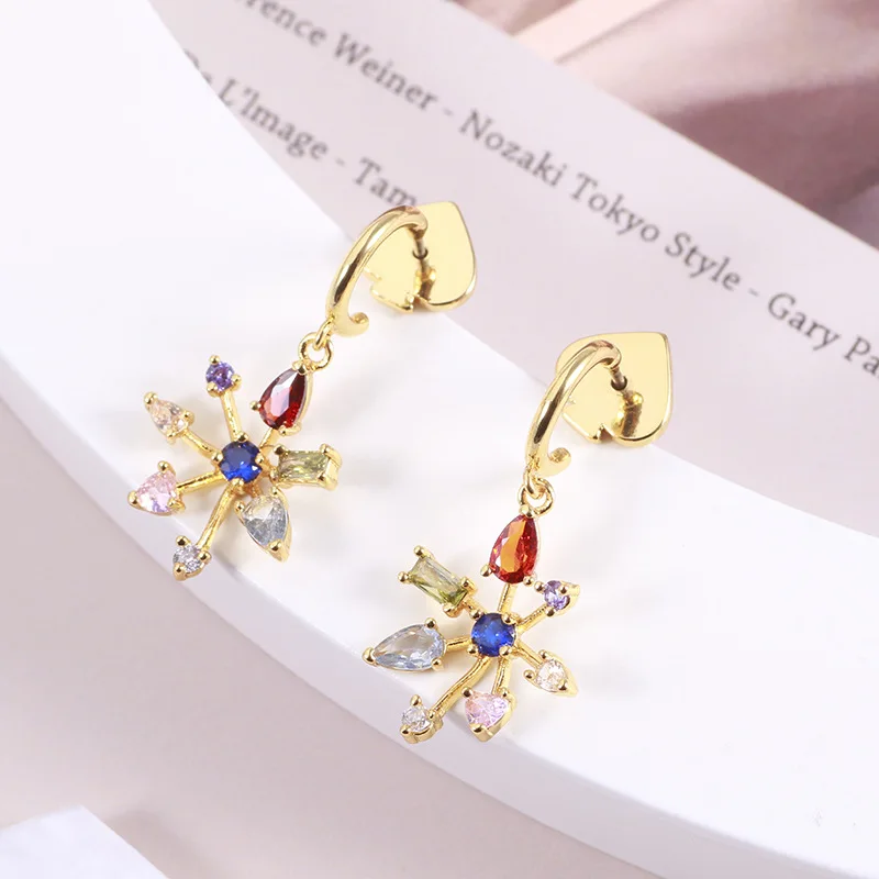 

Женские серьги с геометрическим рисунком