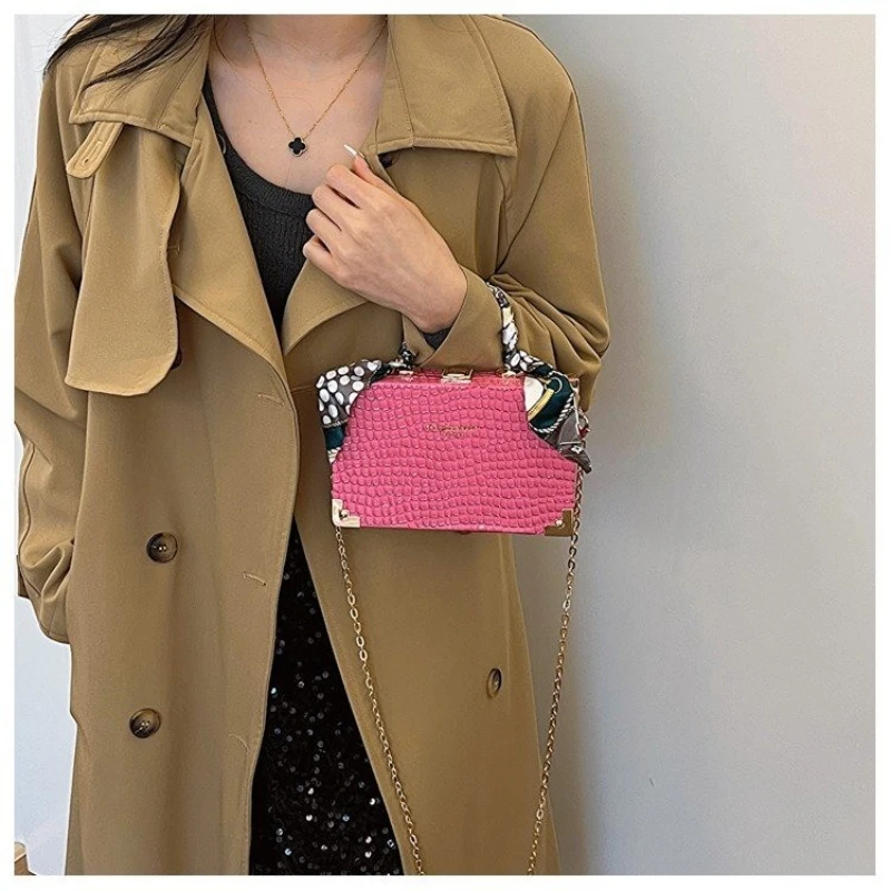 

Chains Shoulder Bags PU Tape Women's Bags on Sale 2024 High Quality Solid Handbag Sewing Thread Box Bags Bolsa Transversal