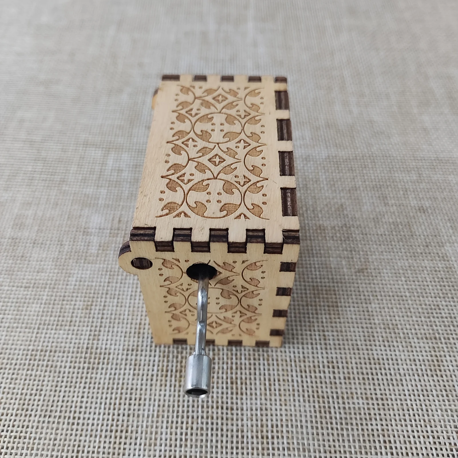 1pc Birthday Music Box Wooden Antique Carved Hand Cranked Classic Theme Music for Christmas Gifts Family Decoration 6