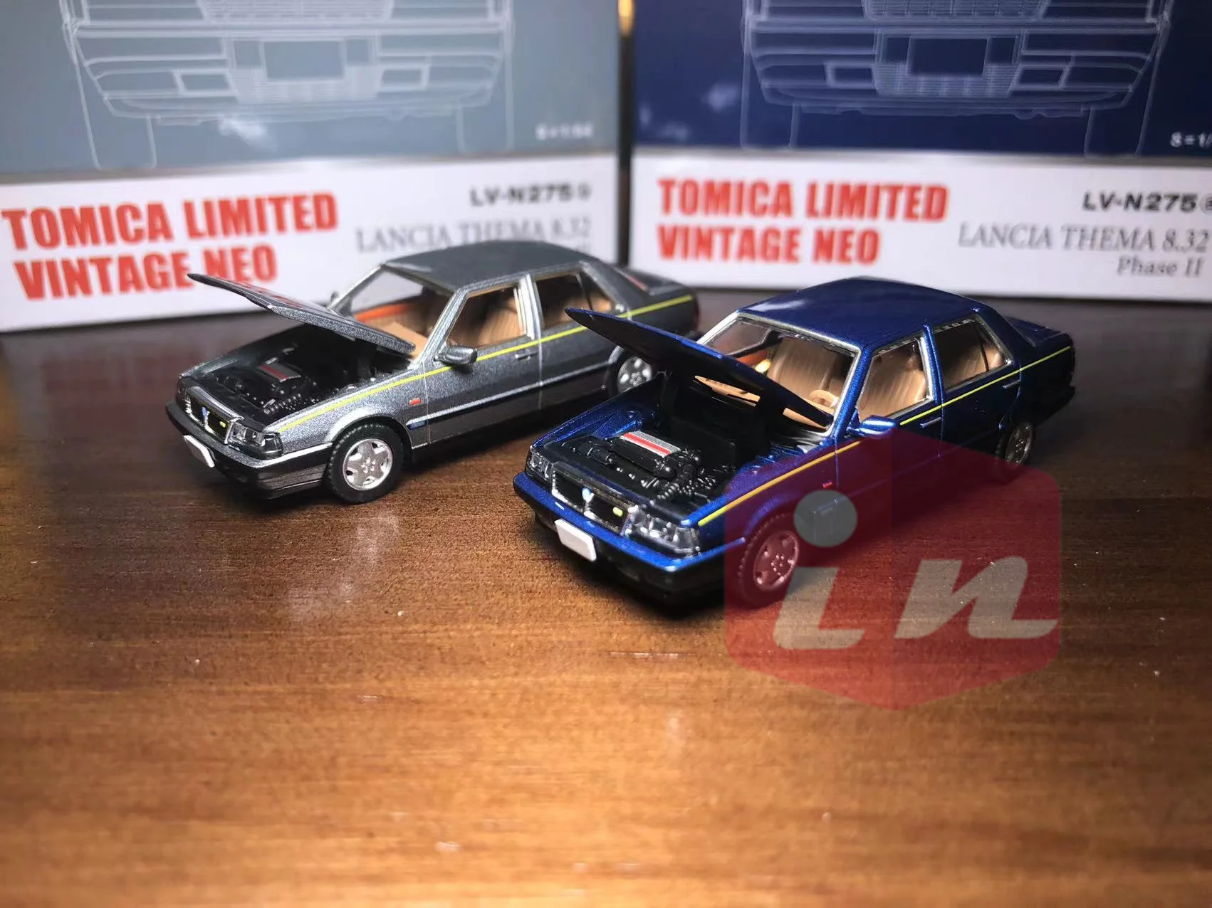 Tomytec 1 64 TLV LV N275b LV N275a Diecast Model Car Collection Limited 1-64-alloy-car-garage-scene-vajjexrc