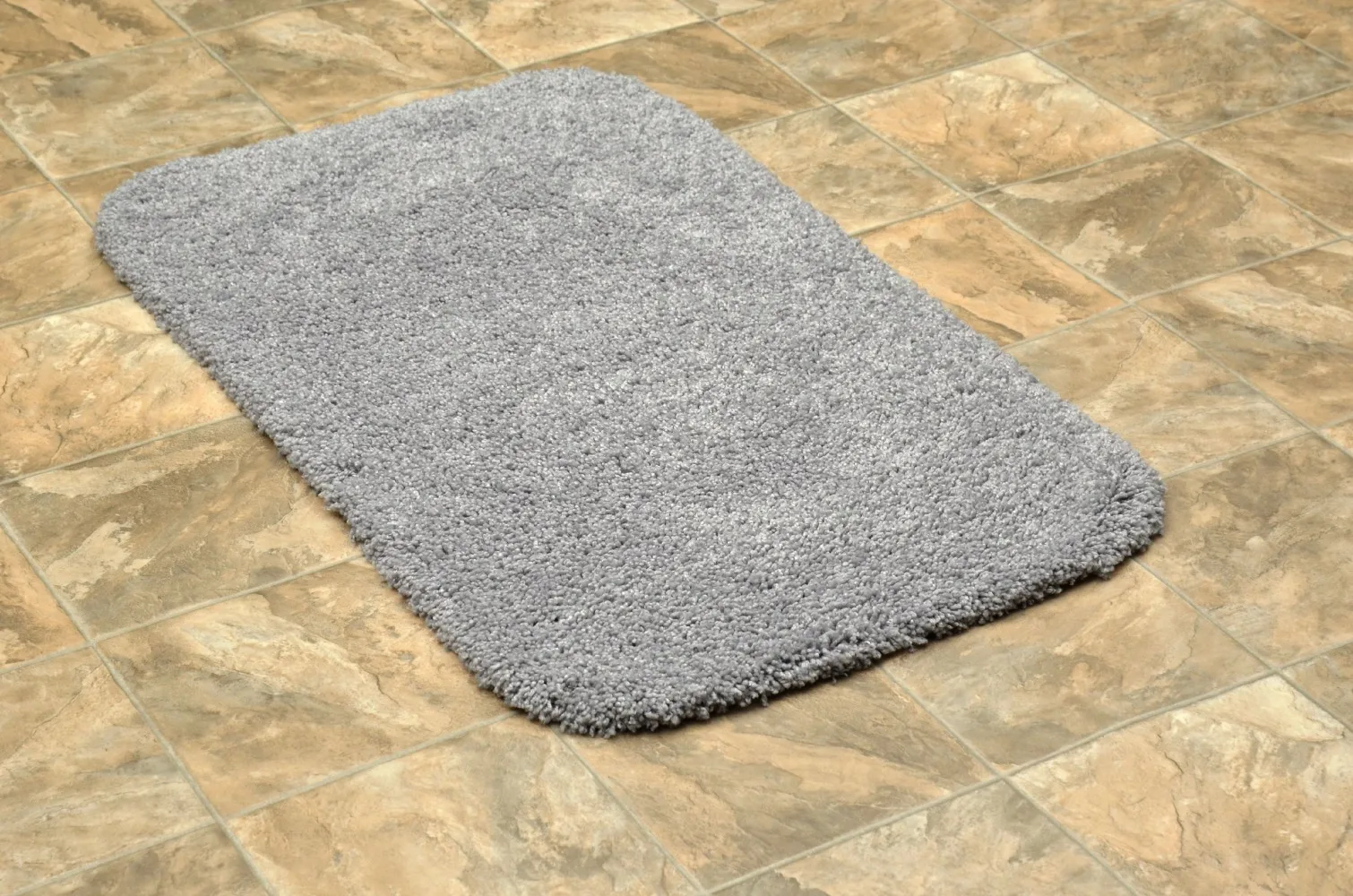 

24 in. x 40 in. Shaggy Nylon Washable Bath Rug Platinum Gray
