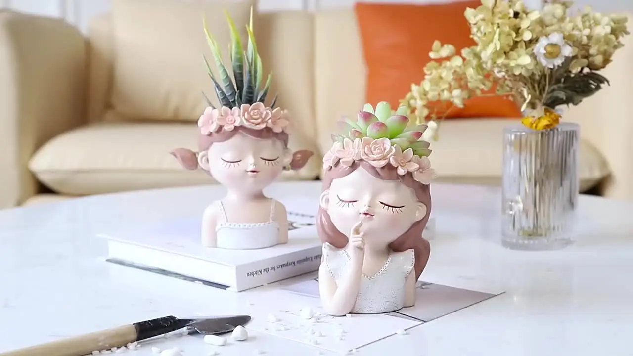 Set di 4 mini vasi di piante grasse in argilla, regali di Natale mamma, succulente colorate uniche, ufficio per piccole piante, compleanno per lei, piante da scrivania carine - Italia