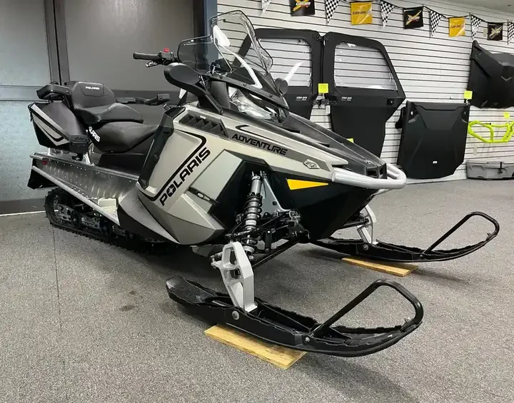 

Лидер продаж 2022/2023, снегоходы Polariss 550 INDY LXT & Adventure