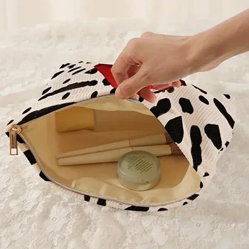 حقيبة مستحضرات التجميل بنمط طباعة الفهد والشفاه الحمراء - حقيبة مكياج من البوليستر مع سحاب، منظم أدوات الزينة الأنيق، حقيبة سفر مبطنة 4