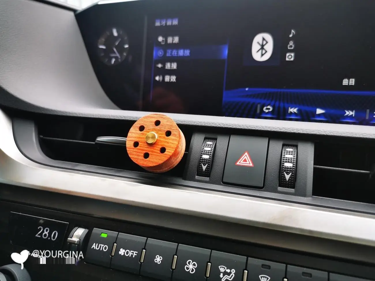 ũ������Ƽ�� ������ ���� ��ǻ�� ���� �Ʒθ� �׶��� ��ǻ�� �� ���, �ڵ��� ���� ���ⱸ ���̽� ��� ������ ��ǻ��