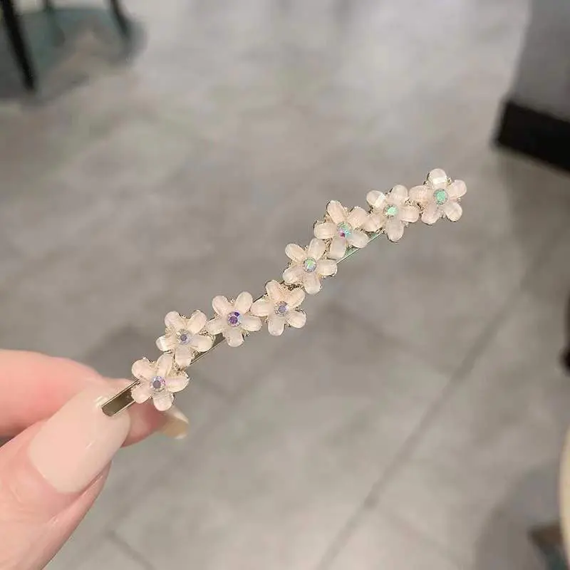 Conjunto de 2 Presilhas de Cabelo com Flor de Vidro, Personalizadas e Brilhantes, com Strass Branco e Palavra no Design, Acessórios para Cabelo_voghion.com