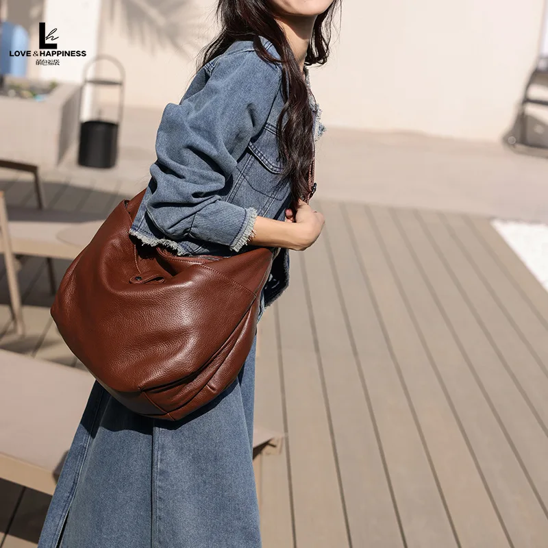 

2023 New Genuine Leather Women's Bag Soft Leather Large Capacity Lunar Teeth Skew Straddle Bag Casual Bag