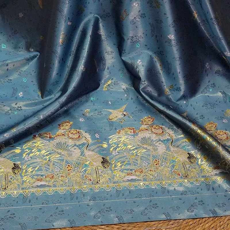 Antique gold silk horse skirt yarn-woven autumn and winter makeup embroidered waistcoat jacquard cheongsam fabric