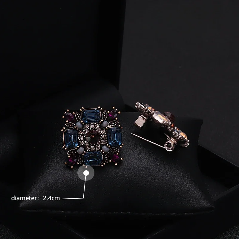 Retro Crystal Geometric Square All-Match Small Brooch Suit Corsage Accessory Korean Luxury High-End Sweater Neckline Pin Jewelry