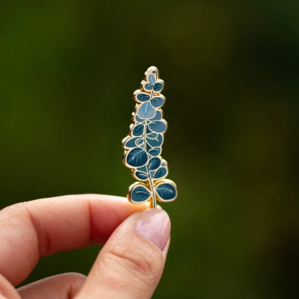 Elegant Eucalyptus Enamel Pin – Aesthetic Plant Brooch for Jewelry Lovers and Gift Giving