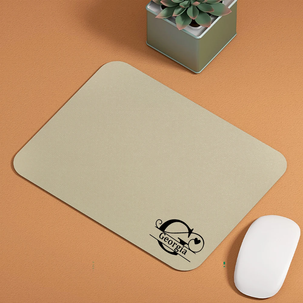 맞춤형 단색 심플 가죽 미끄럼 방지 마우스 패드 생일 및 명절 선물 맞춤 이름 문자 개인 맞춤형 마우스 패드