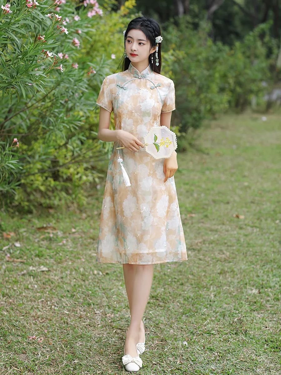 

Elegant Beaded Short Sleeves A-Line Chiffon Knee-Length Cheongsam Traditional Mandarin Collar Qipao Retro Chinese Women Dress