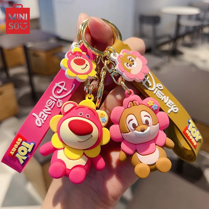 Miniso Cartoon Animation Woody Portachiavi Toy Story Buzz Lightyear Alien Strawberry Bear Figure Pendant Pooh Scoiattolo Bag Portachiavi