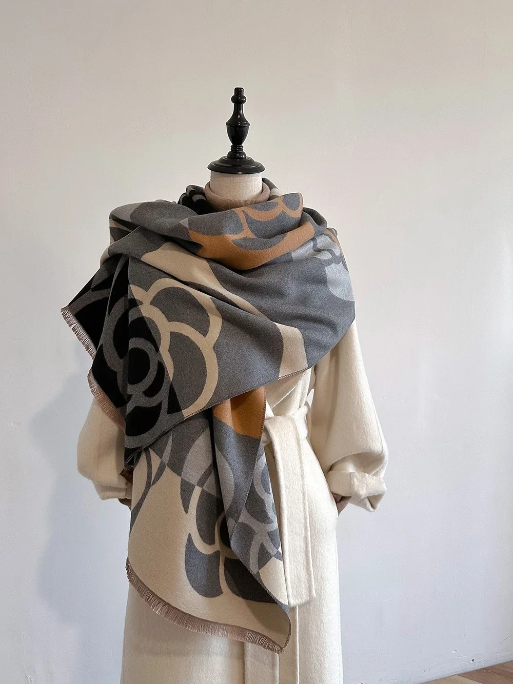 Luxury Cashmere Scarf for Women 4
